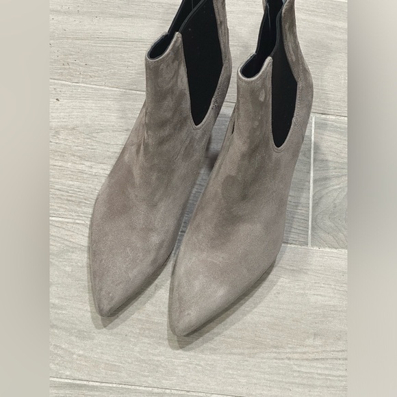 Veronica Beard Leeland Pointed Toe Chelsea Bootie Taupe Suede Size 9 - Picture 3 of 8